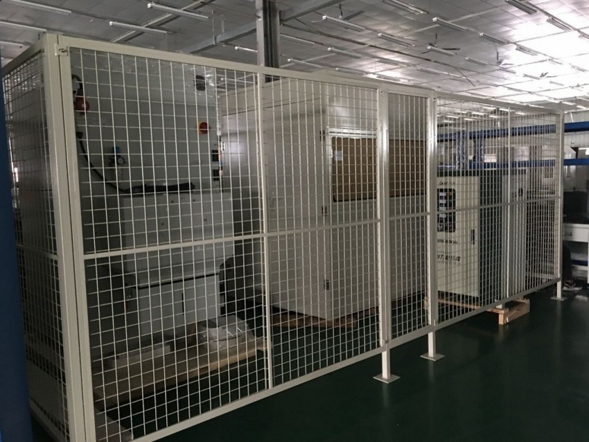 谢岗车间机器人隔离网 百利丰公司按规格定做，打造安全高效护栏方案